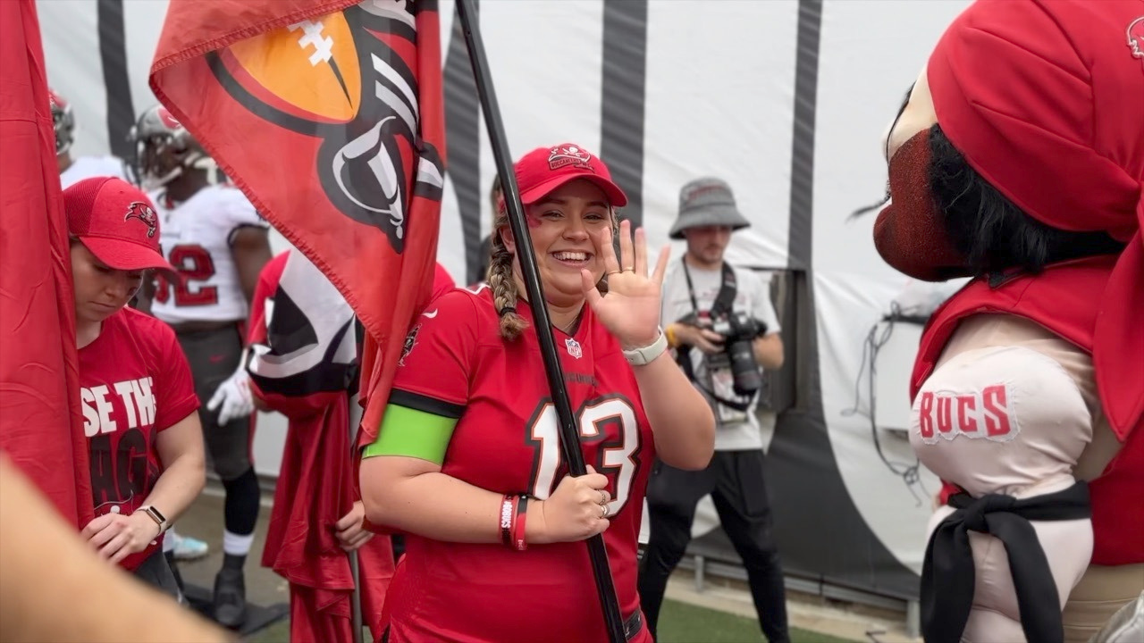 bucs flag runner.png