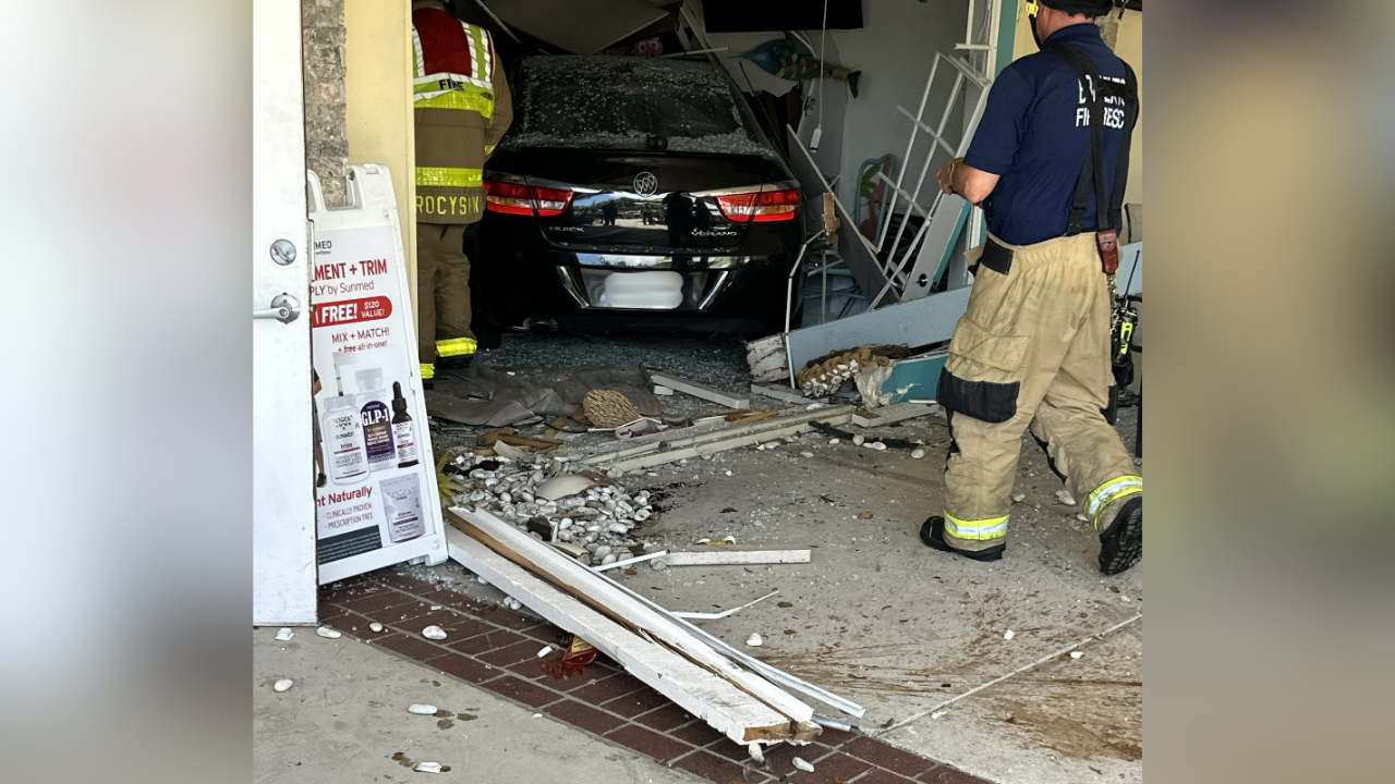 Car crashes into building in Cortez Village Plaza: BPD