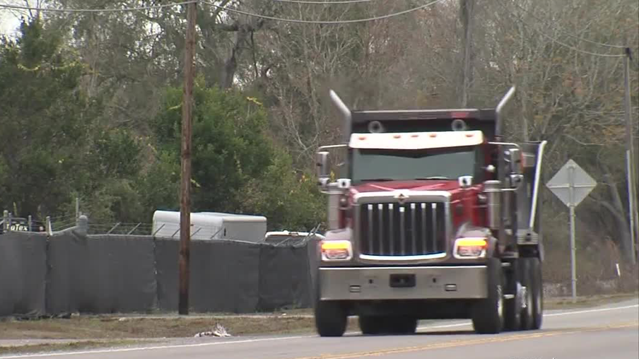 Construction-along-SR-52-creates-dump-truck-woes-WFTS-ARAIZA.png