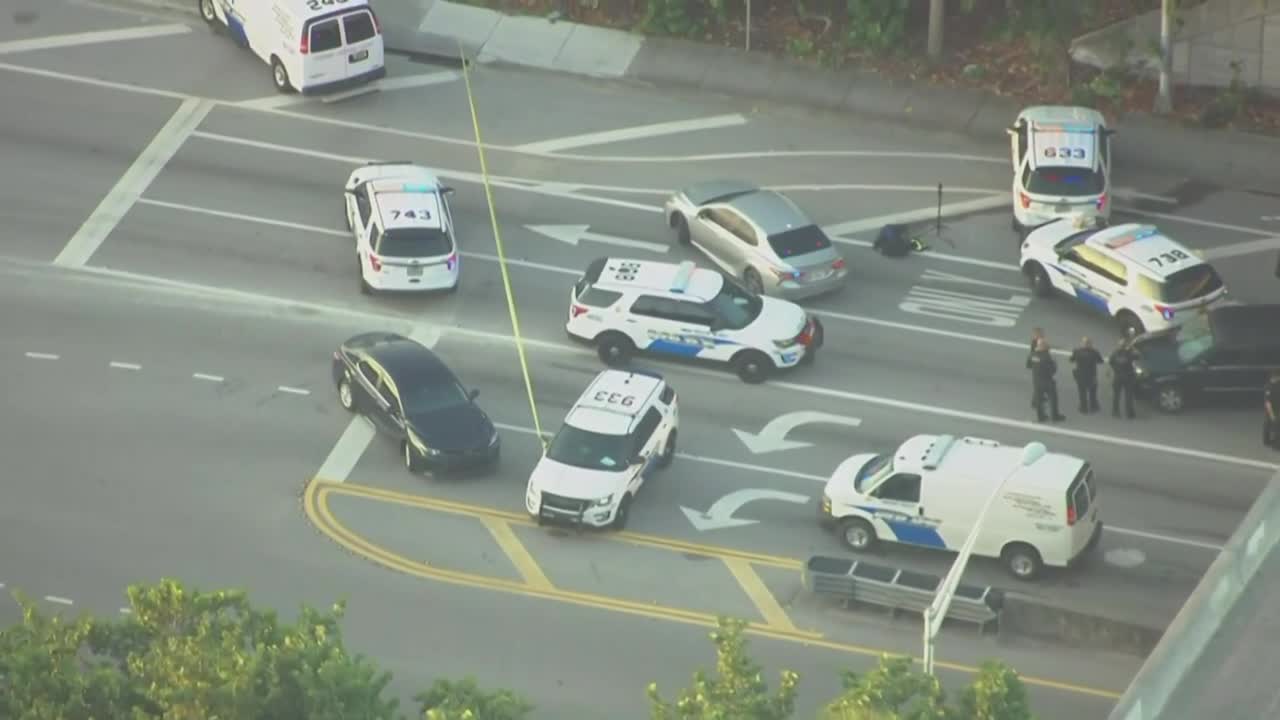 Chopper 5 view of police investigation after body found along Atlantic Avenue near I-95 in Delray Beach, Aug. 15, 2022