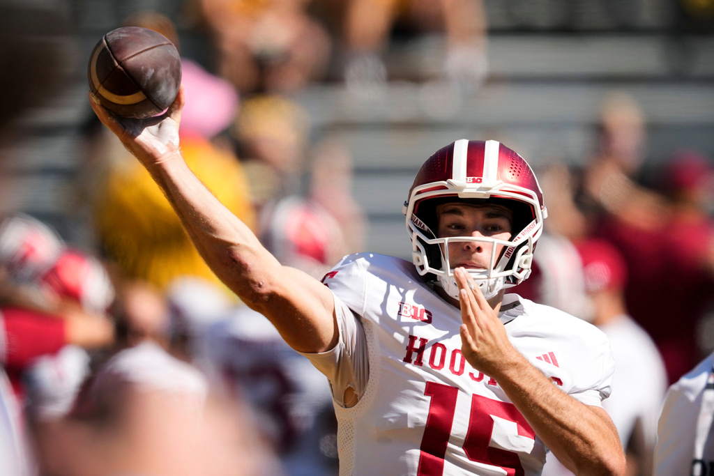  Indiana quarterback Fernando Mendoza warms up before an NCAA college football game against Iowa, Saturday, Sept. 27, 2025, in Iowa City, Iowa.