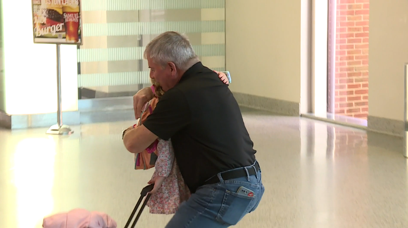 Loved ones reunite ahead of Thanksgiving holiday: 'Family is so important'