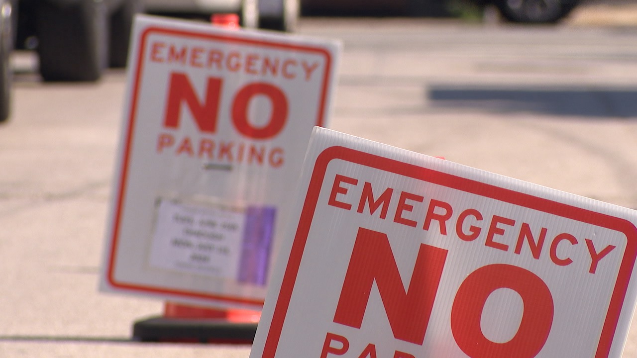 parking signs .jpg