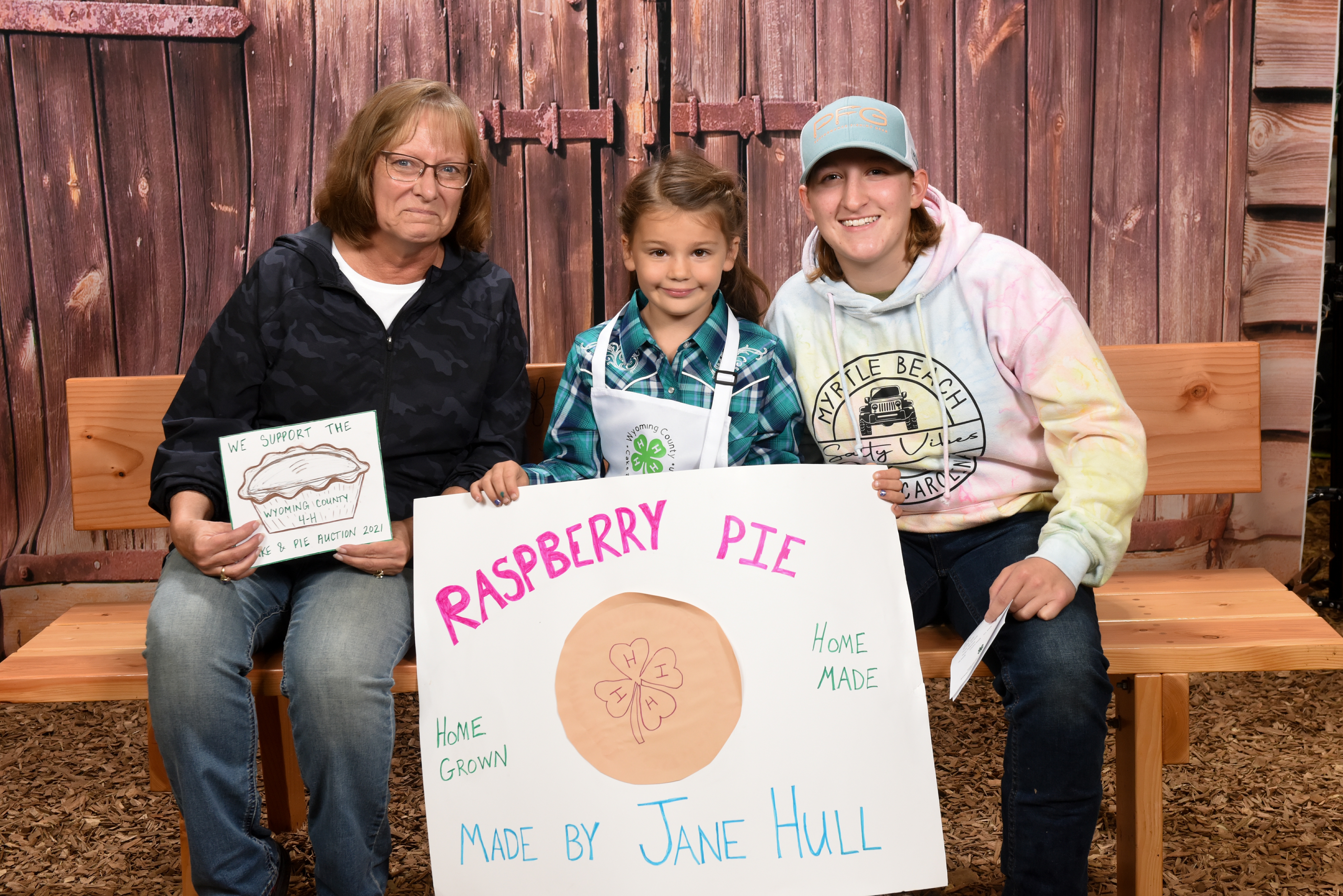 6-year-old Jane Hull sells $4,000 pie at Wyoming County Fair.jpg