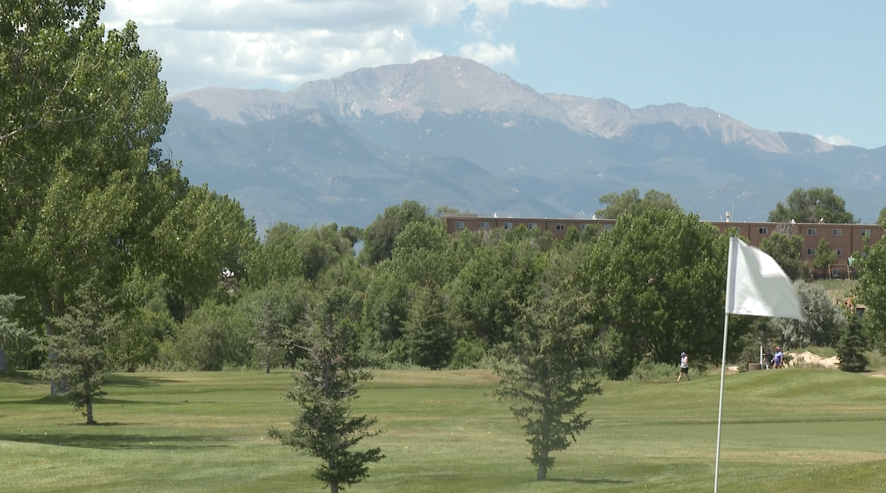 Local golfers hit the links after Senior Open