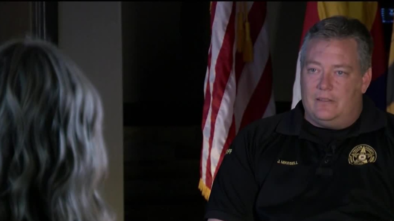Dianne Derby talks with Teller County Sheriff Jason Mikesell