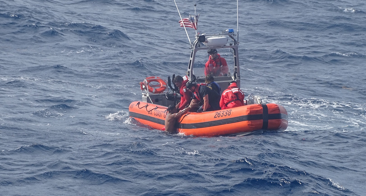 Coast Guard rescue migrants.PNG