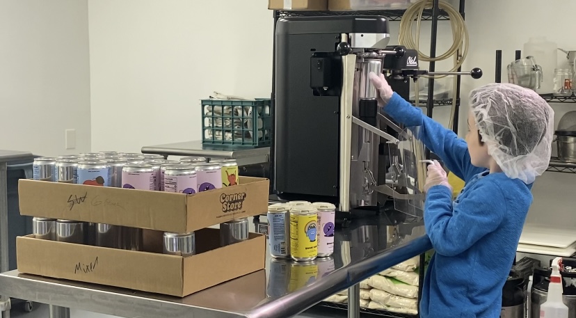 7-year-old soda maker heading to semifinals in national beverage contest - Vimarsana News