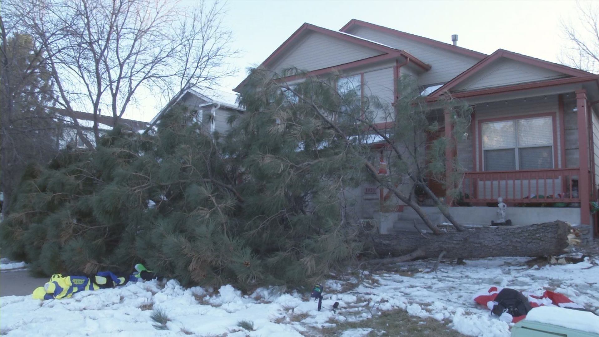 Hurricane strength winds cause damage in El Paso County
