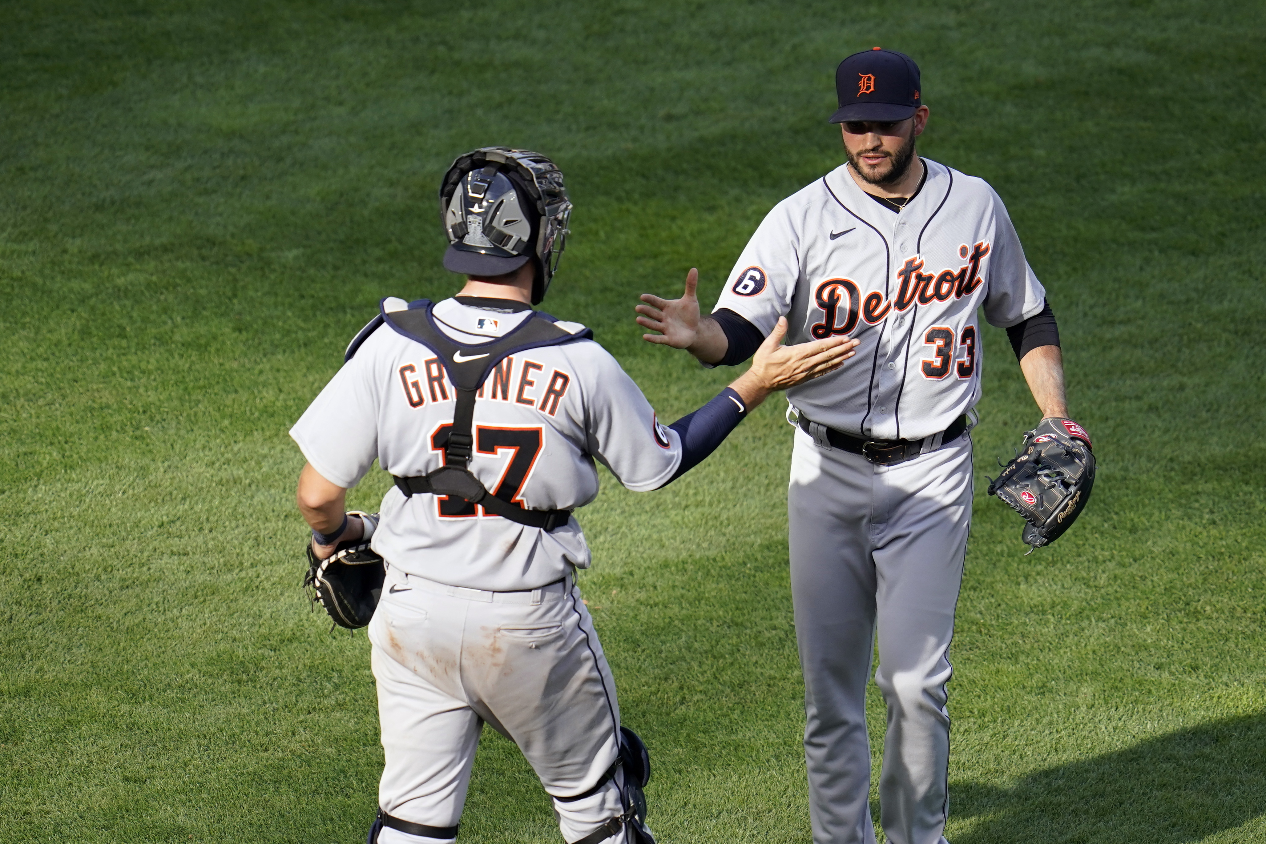 Tigers bats come alive in 10-8 win over Twins