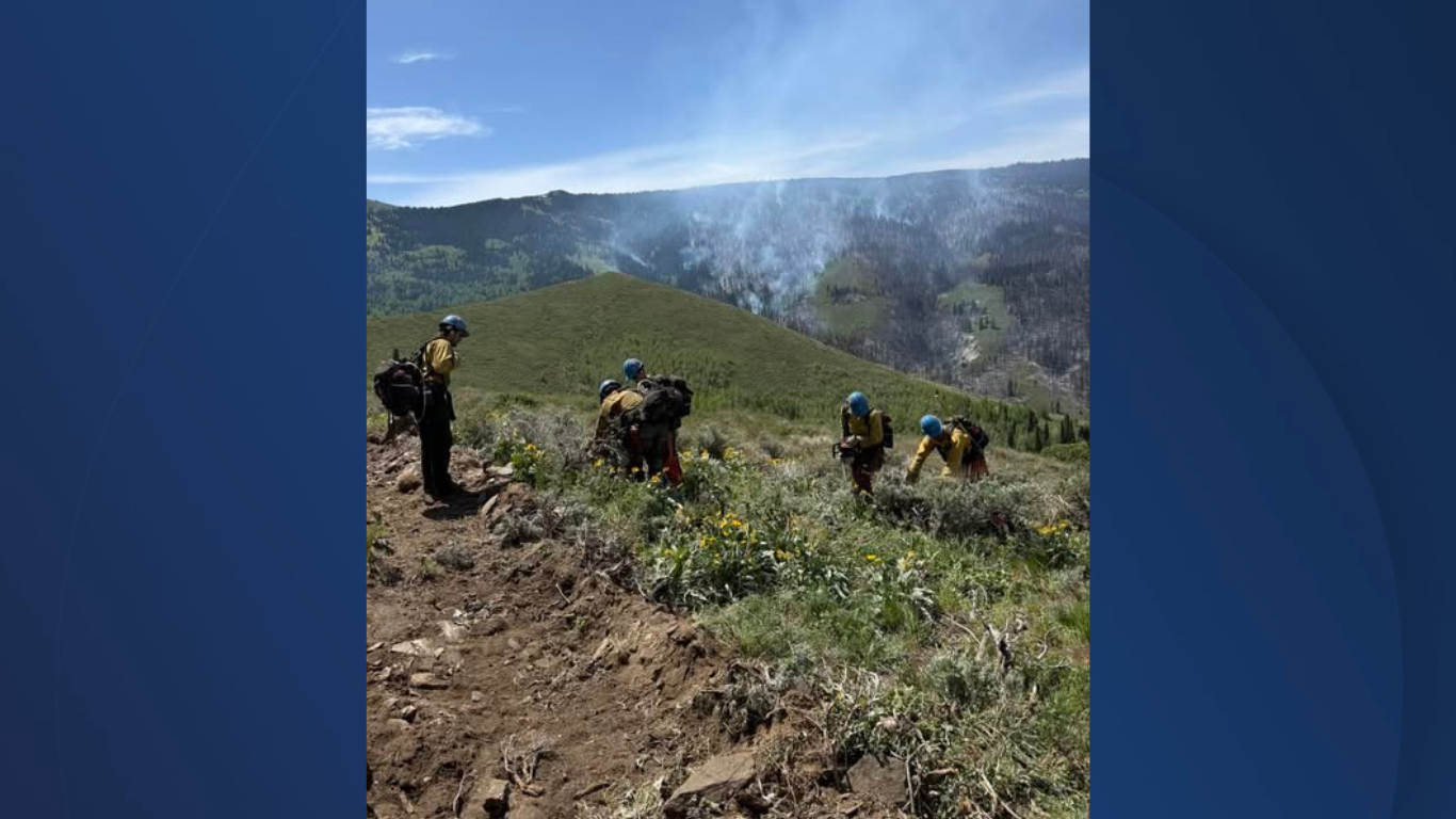 summit creek fire containment.png