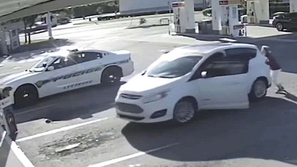 wptv-runaway-car-.gif