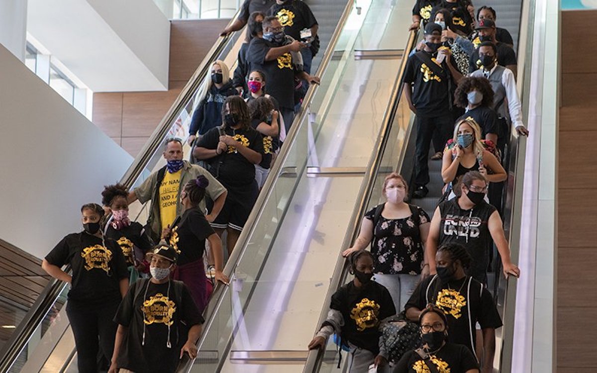 Sky Harbor passengers.jpg