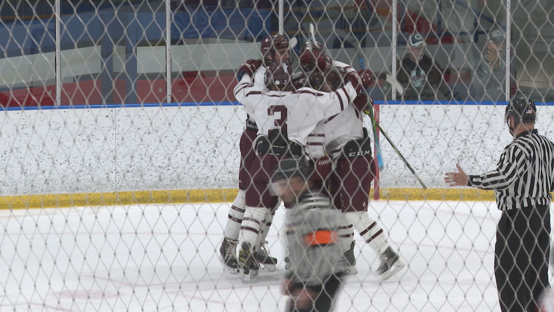 Bonnett leads Hawk hockey to rout of Aspen; clinch 4A semifinal birth 