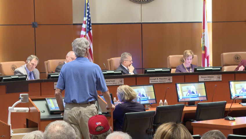 Indian River County citizen brings distracted driving concerns to county commission.