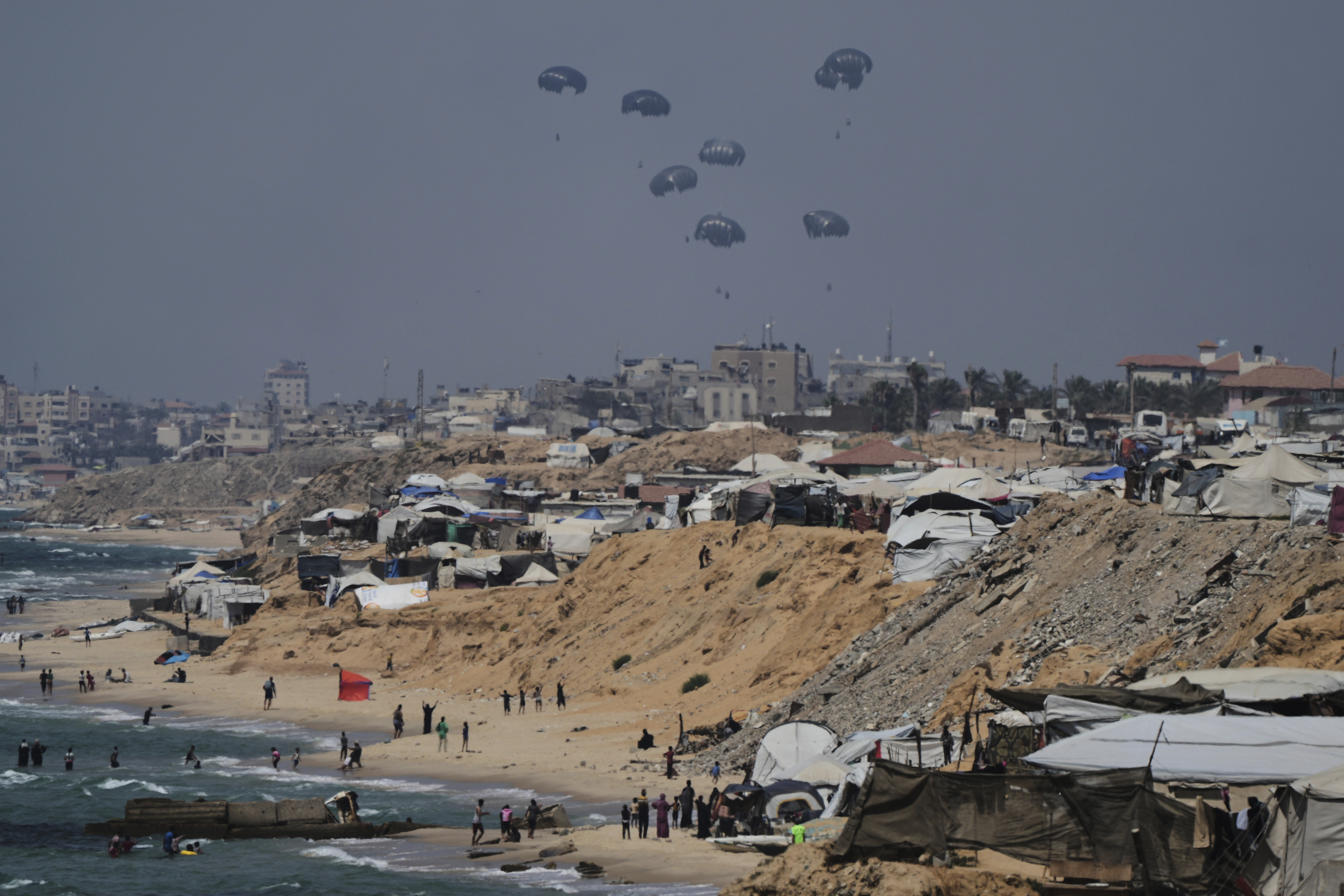 Humanitarian aid is airdropped to Palestinians over Central Gaza Strip as seen from Khan Younis Monday, July 28, 2025. 