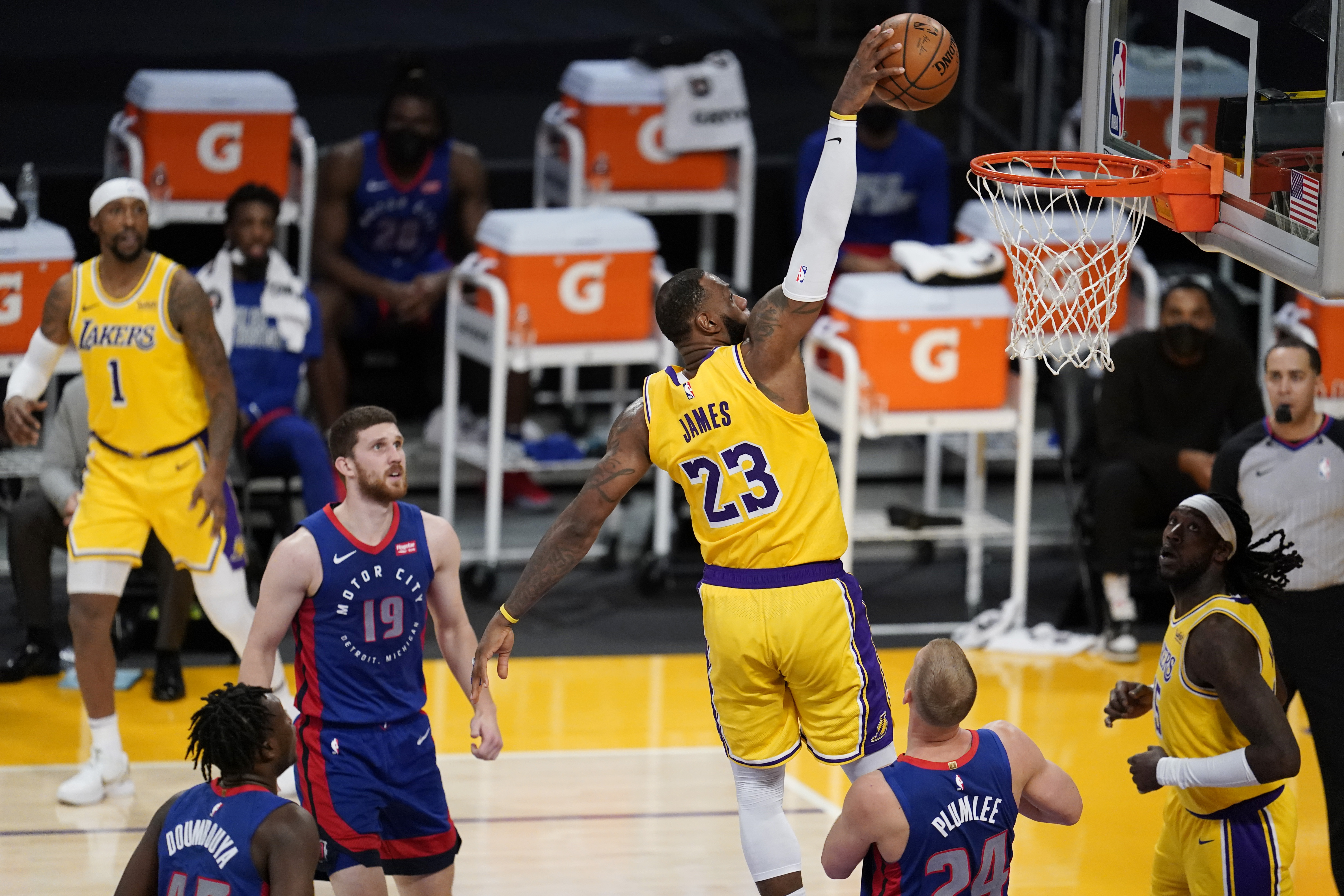 LeBron James Pistons Lakers Basketball