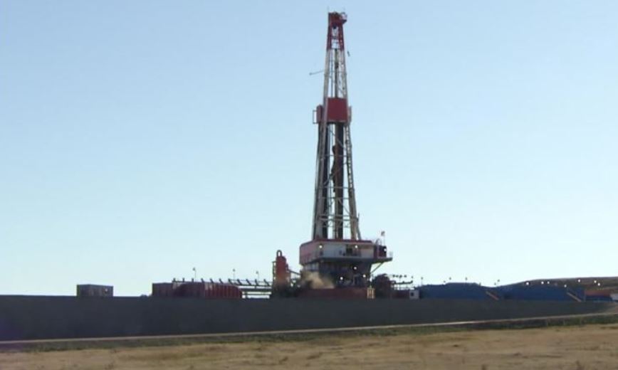 oil rig.JPG
