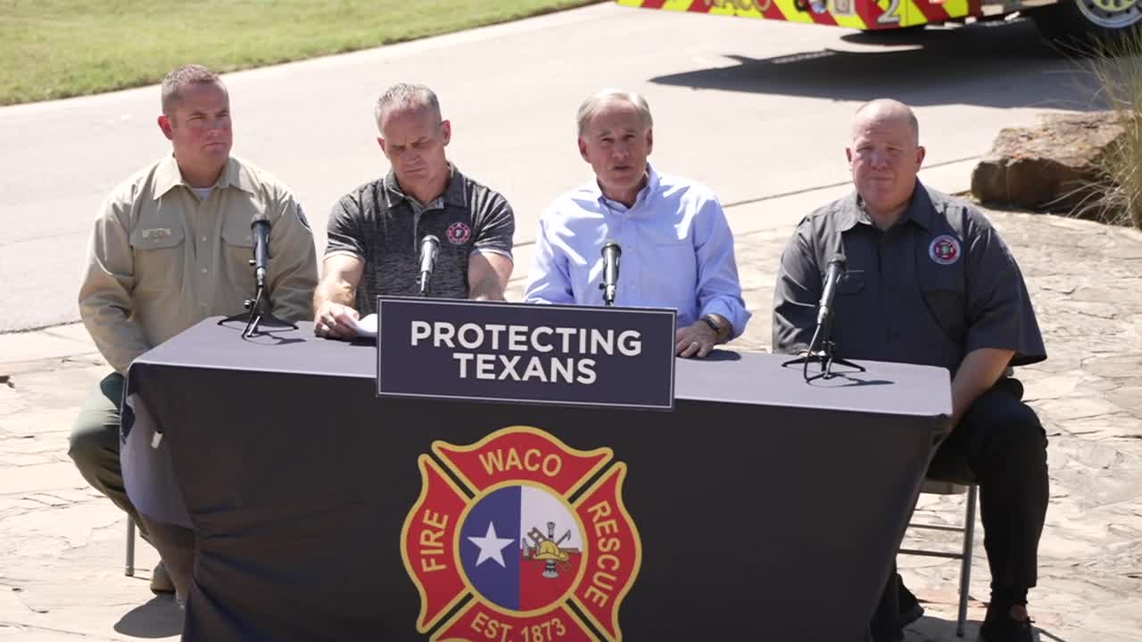 gov abbott wildfire presser 0903.jpg