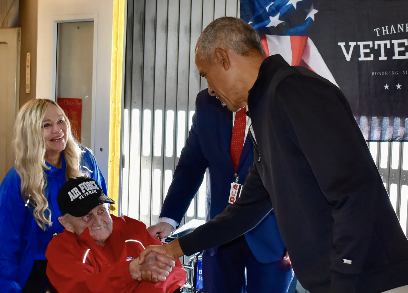 Obama greets veterans