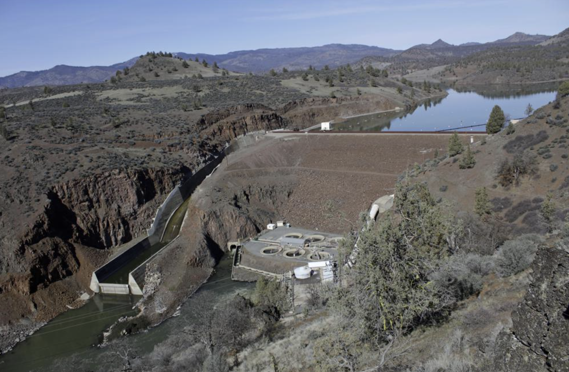  Iron Gate Dam_CA and Oregon water crisis