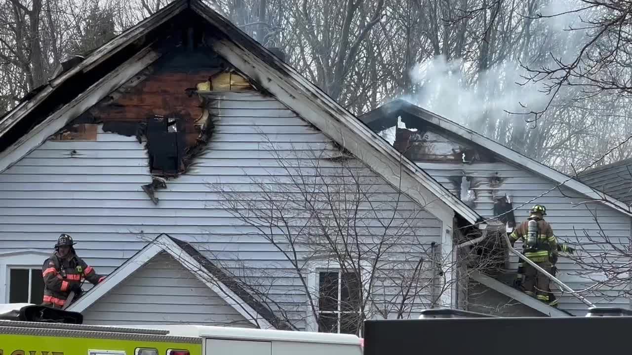 fire destroys Marne house.jpg