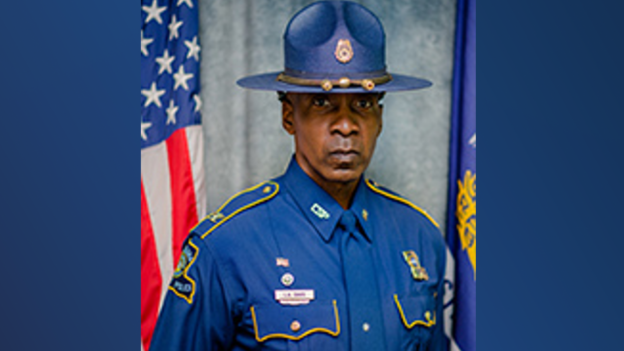 LAMAR DAVIS.png