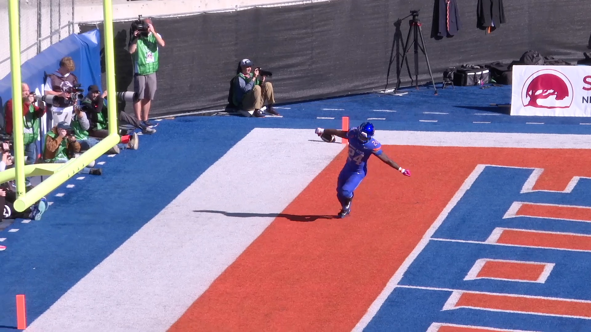 DYLAN RILEY PLAYER PREVIEWS LA BOWL LLMINI.jpg