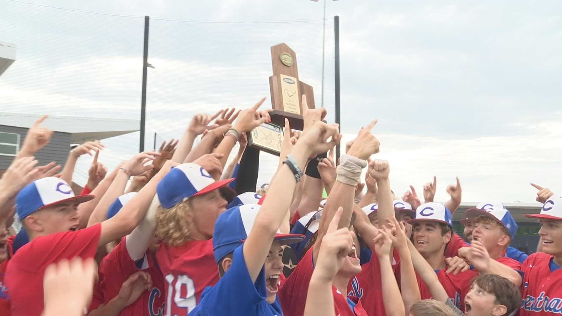 Mad Central baseball wins 11th region00000000.jfif