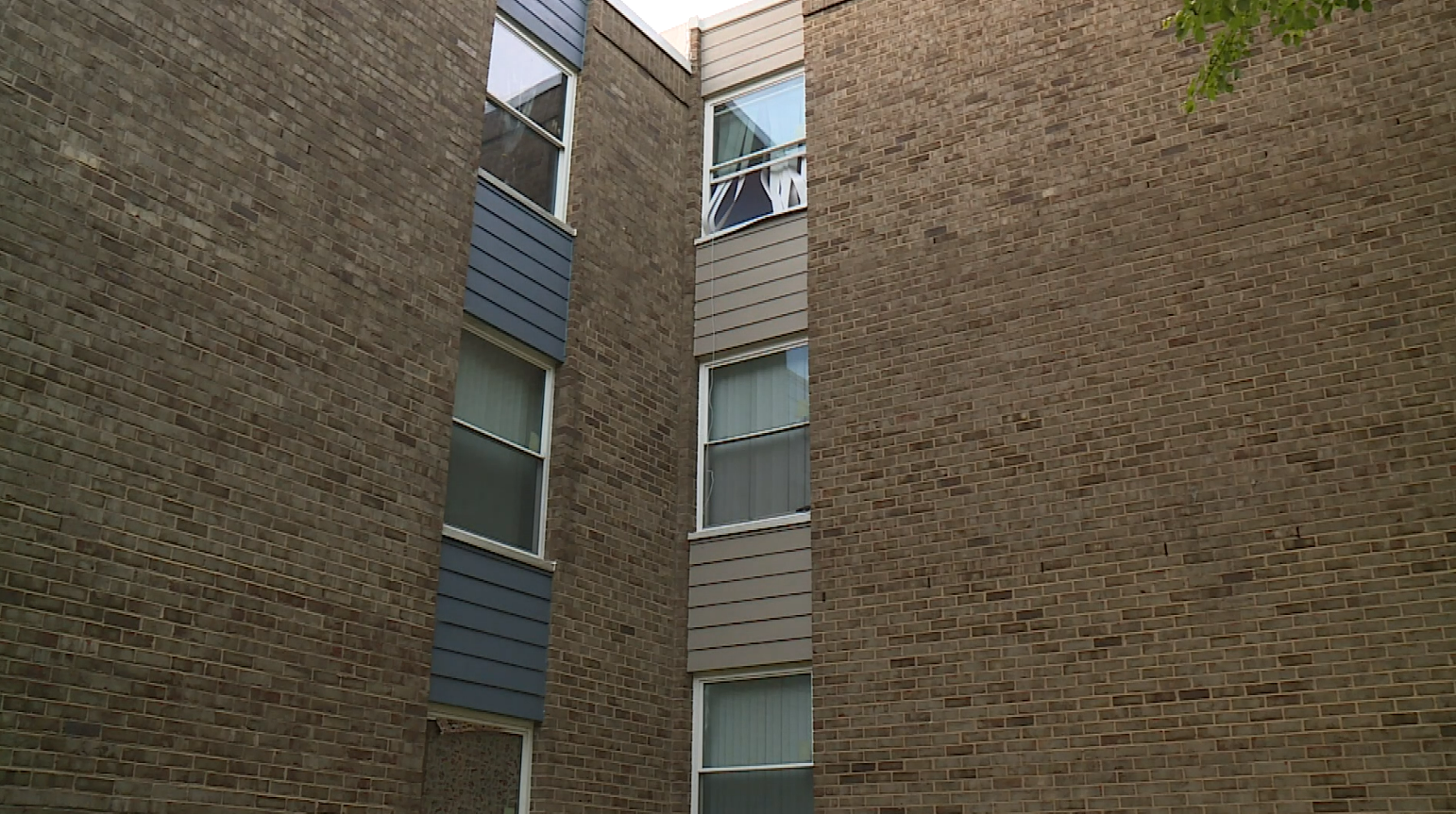 Richmond mom charged after dropping 11-month-old baby from 3-story apartment window
