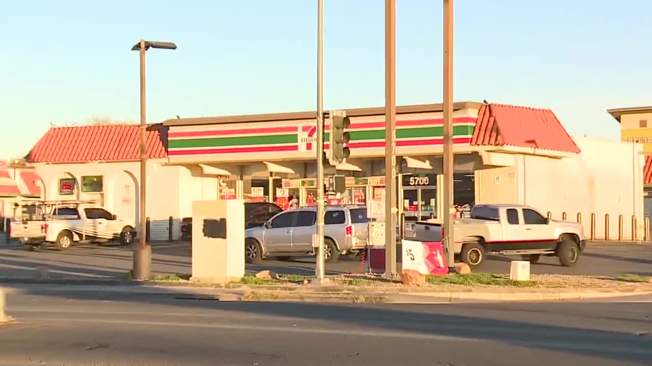 SCENE: Las Vegas police searching for suspects in a robbery that led to a shooting