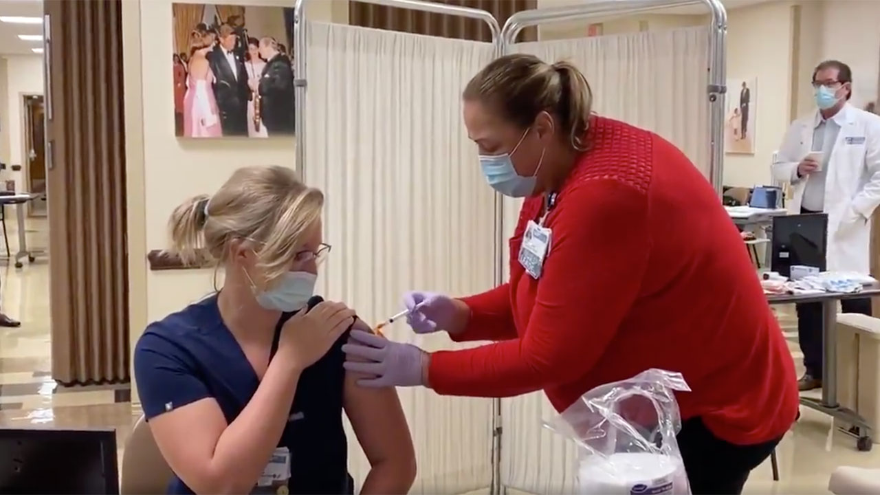 JFK Medical Center nurse gets first dose of Moderna vaccine