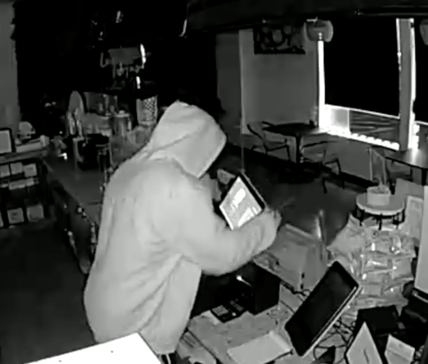 Video shows break-in at Imperial Beach torta shop; deputy response