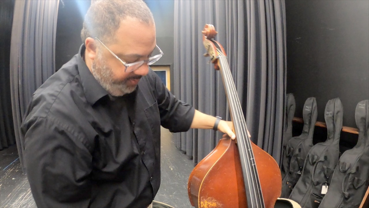 Hillsborough County music teacher honored by Barry Manilow