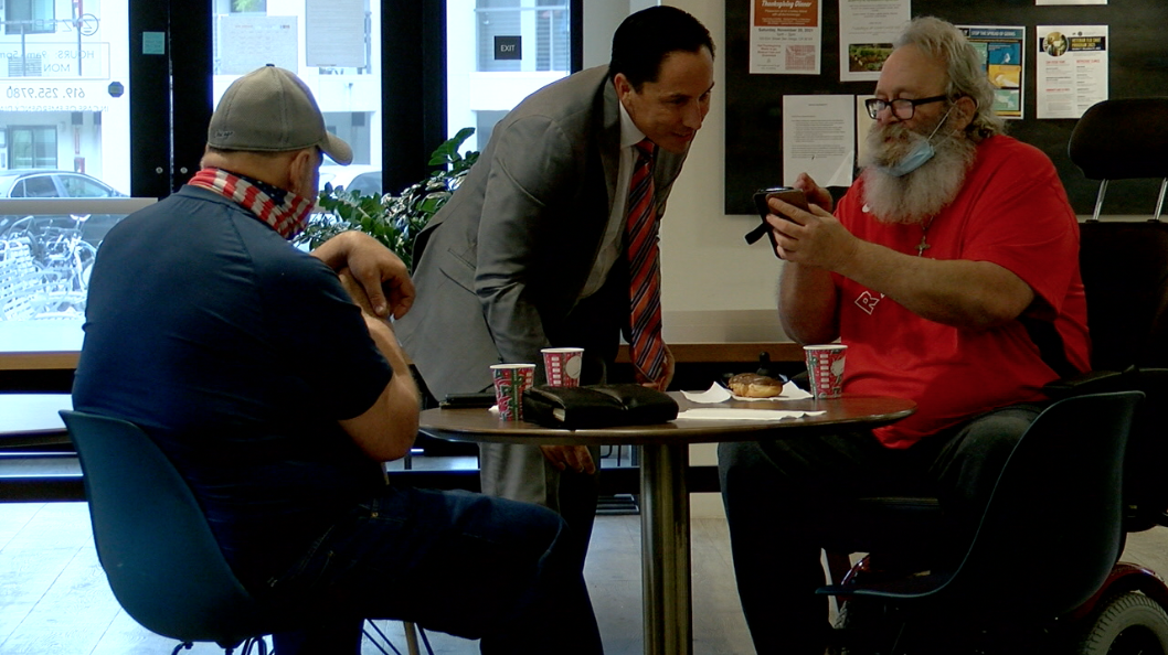Mayor Todd Gloria tours Veterans housing complex.png