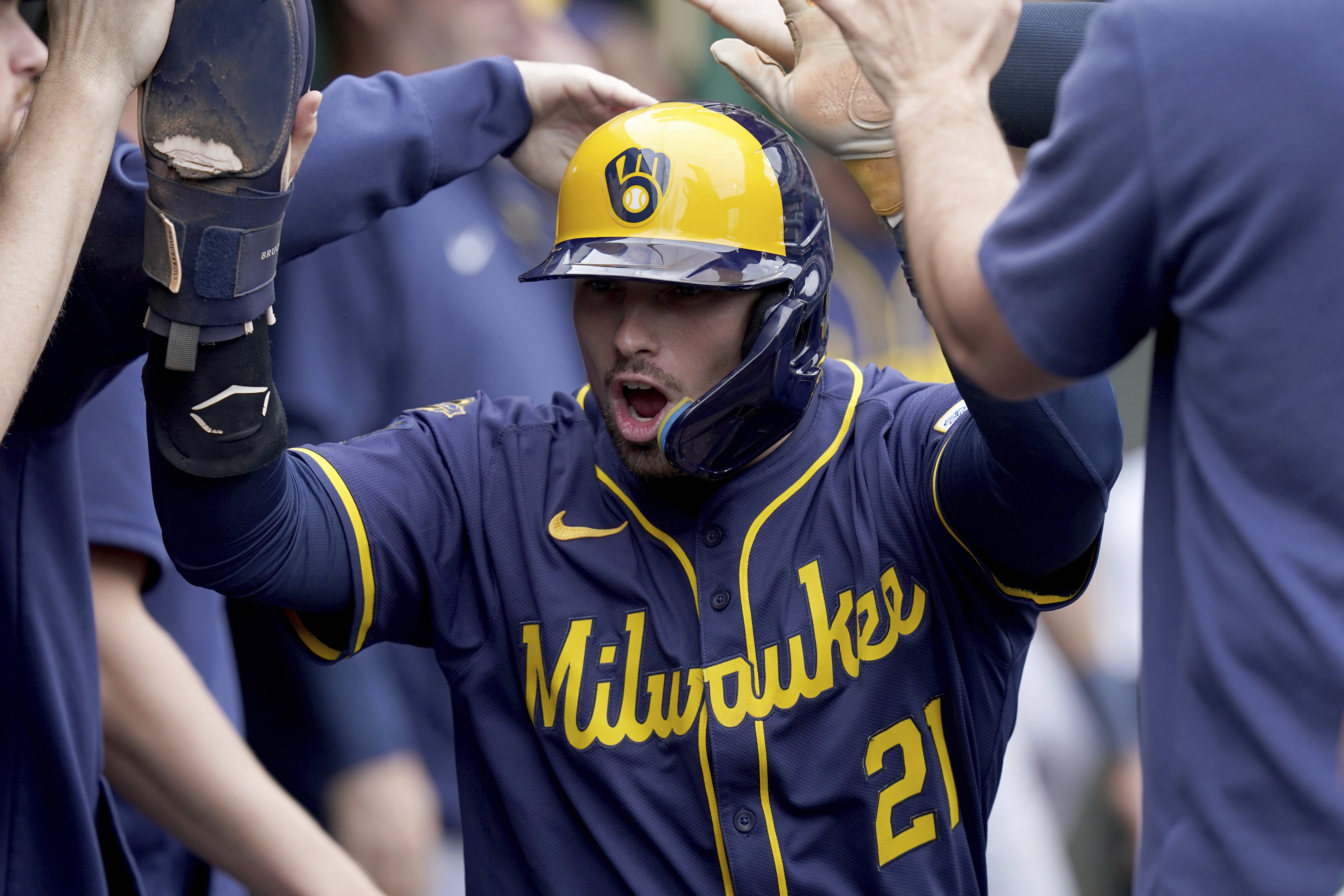 Brewers Pirates Baseball