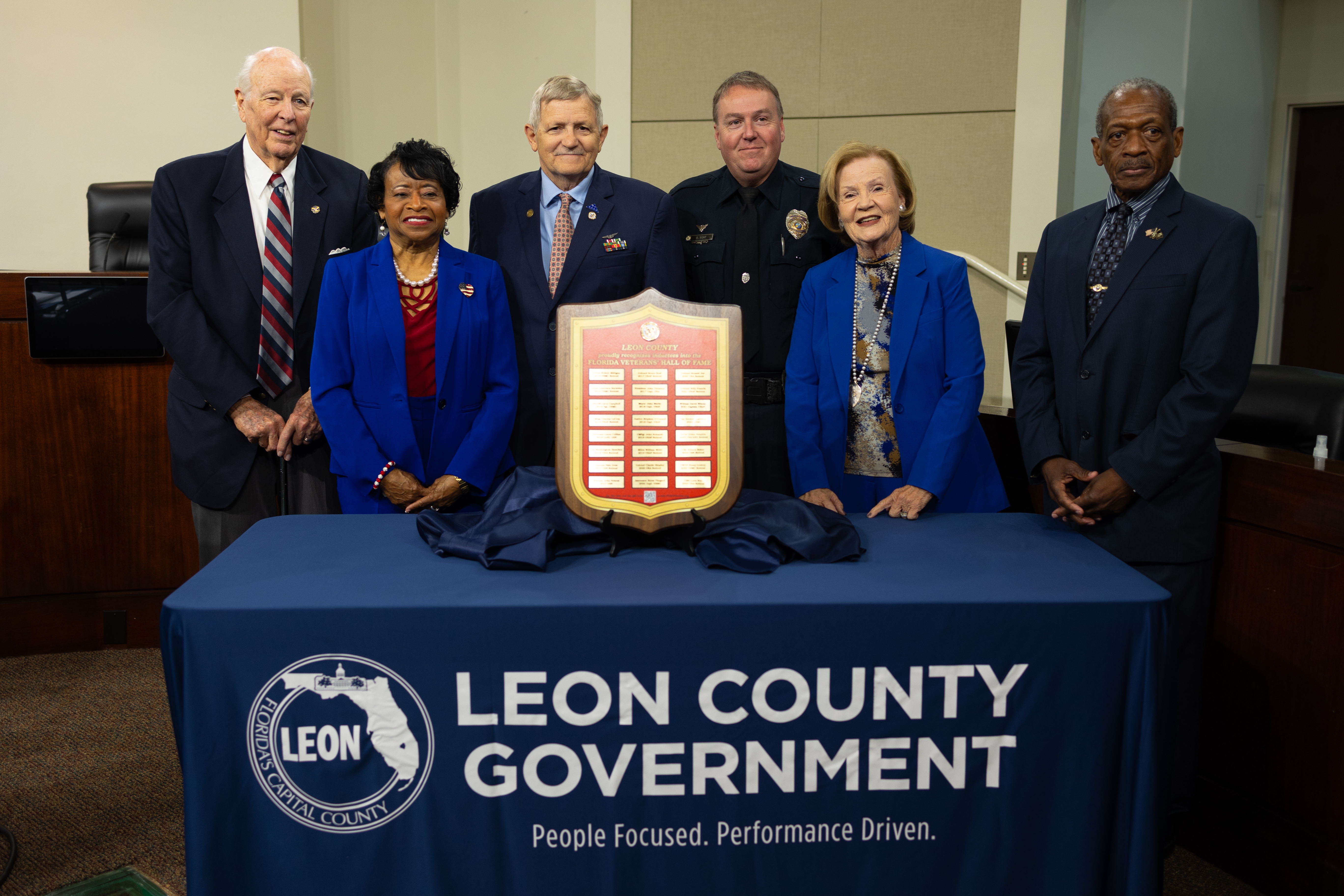 LEON8213.jpg