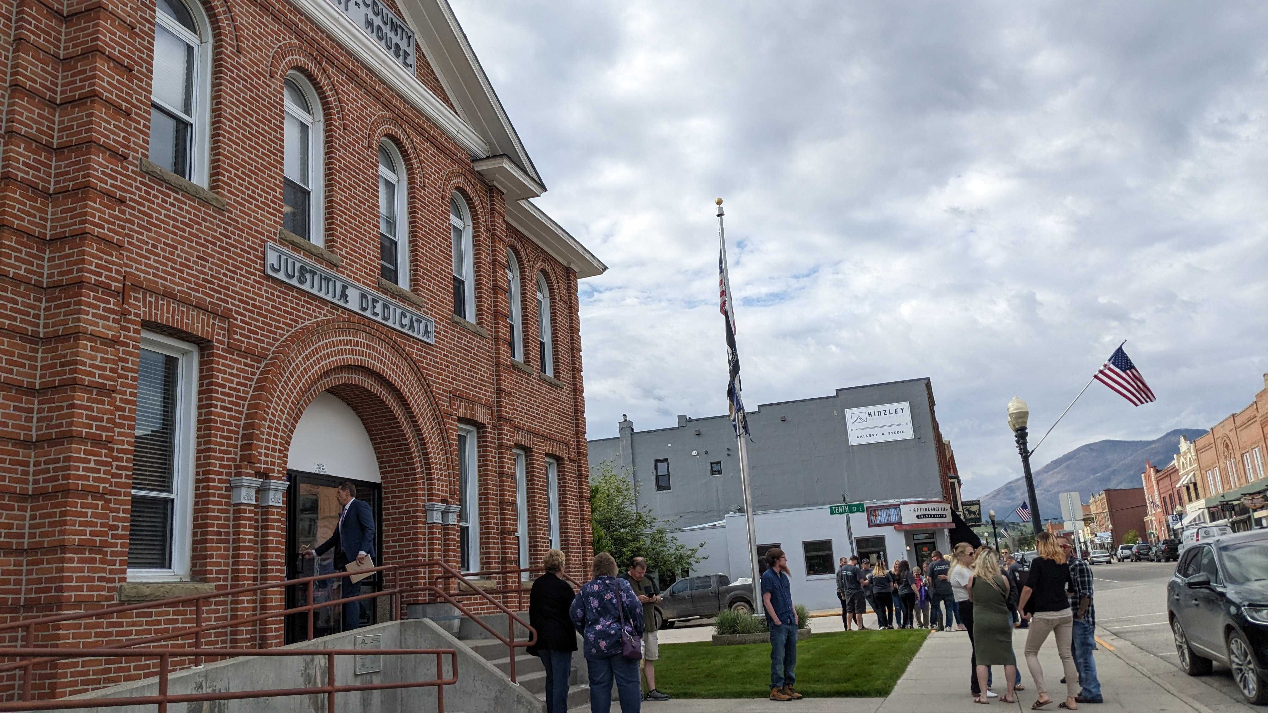Jury decides deputy should not face charges in Carbon County double fatal crash - Vimarsana News