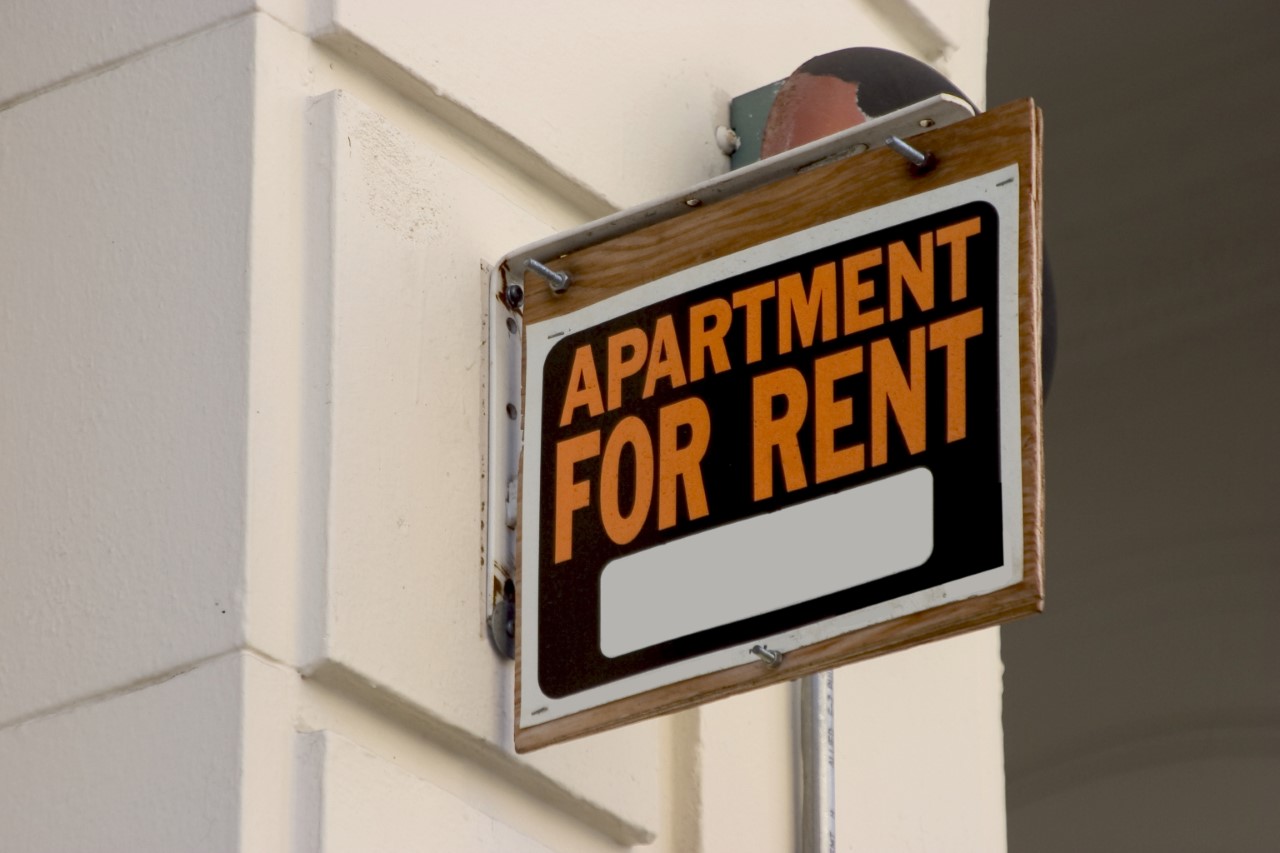 thumbnail_forrentsignapartment.jpg