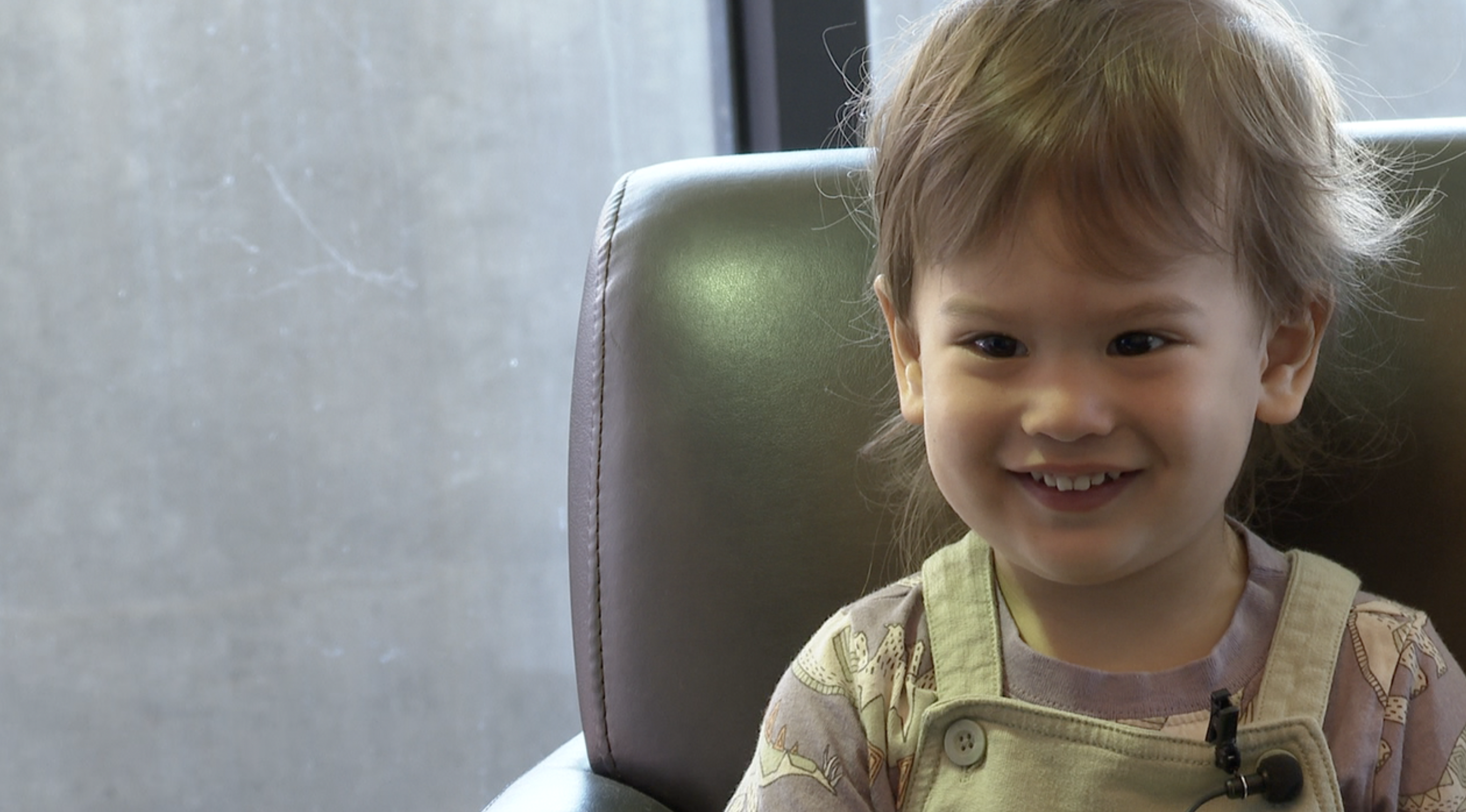 2-year-old Levi Zhang tells 7 News he loves his dad's cooking