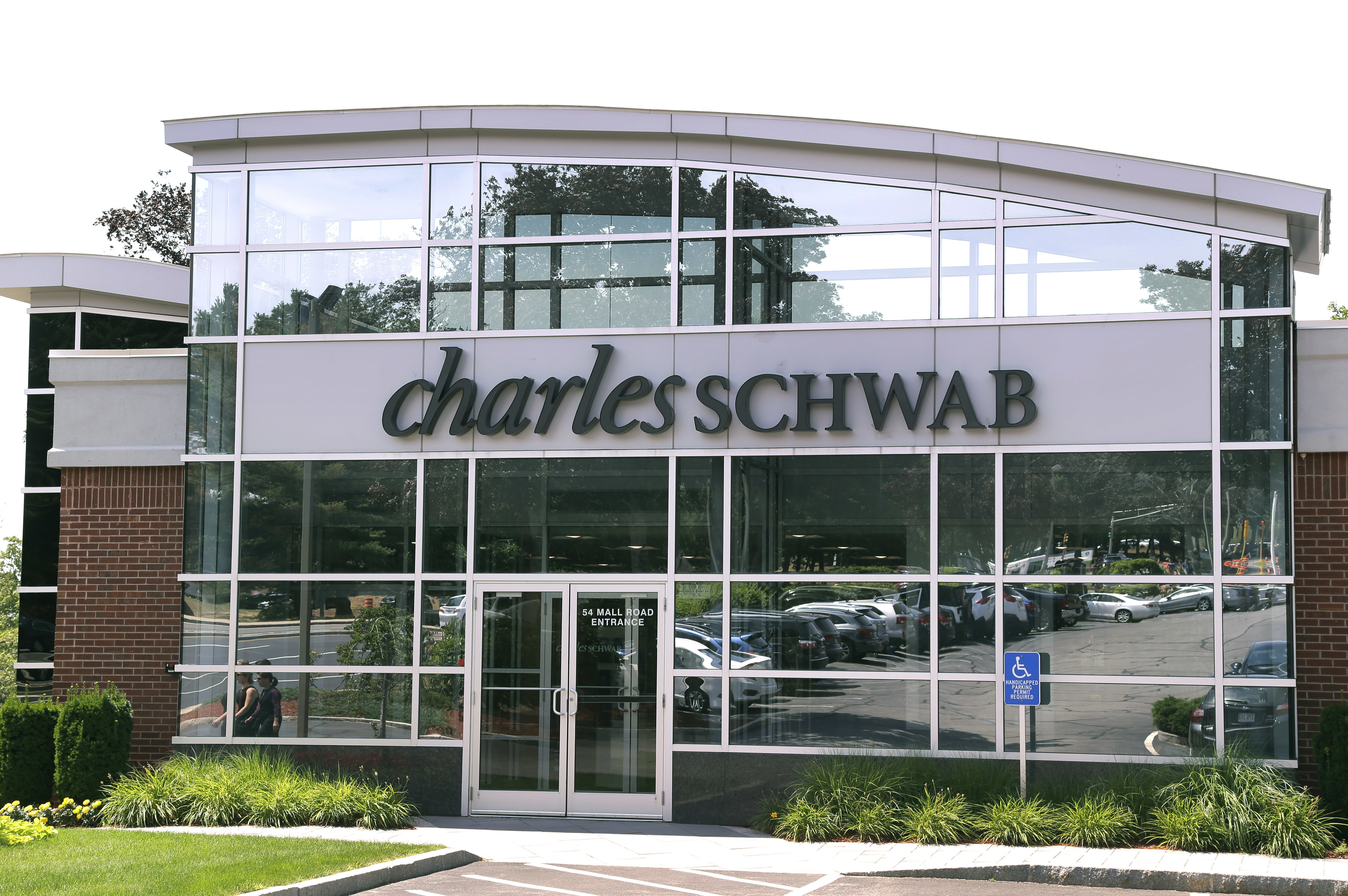 Earns Charles Schwab