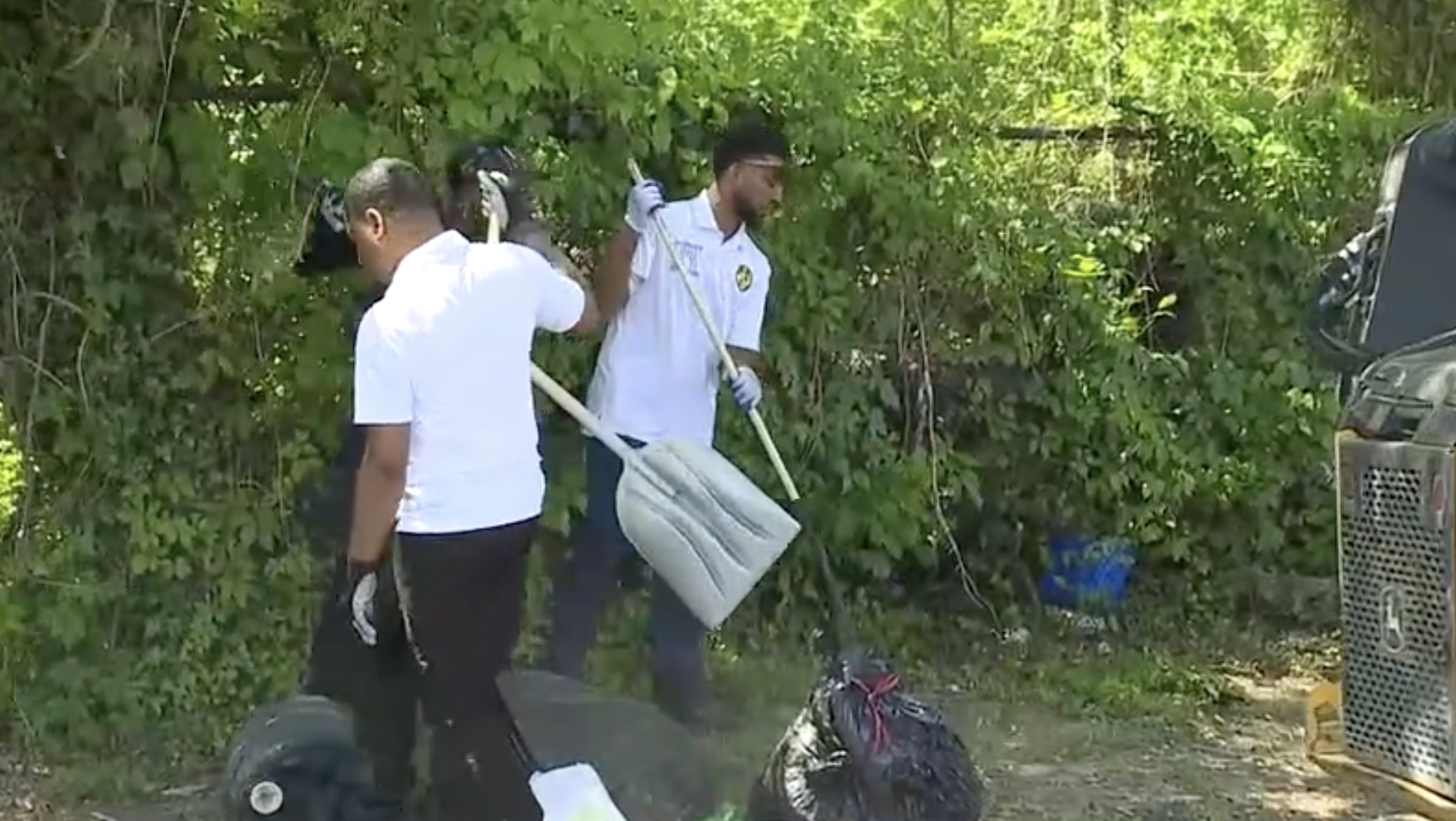 Mayor Scott Spring Cleanup.png