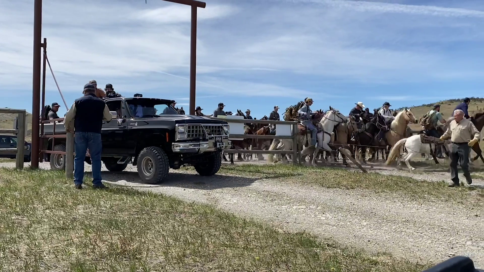 Sun River Shed Hunt draws hundreds of people