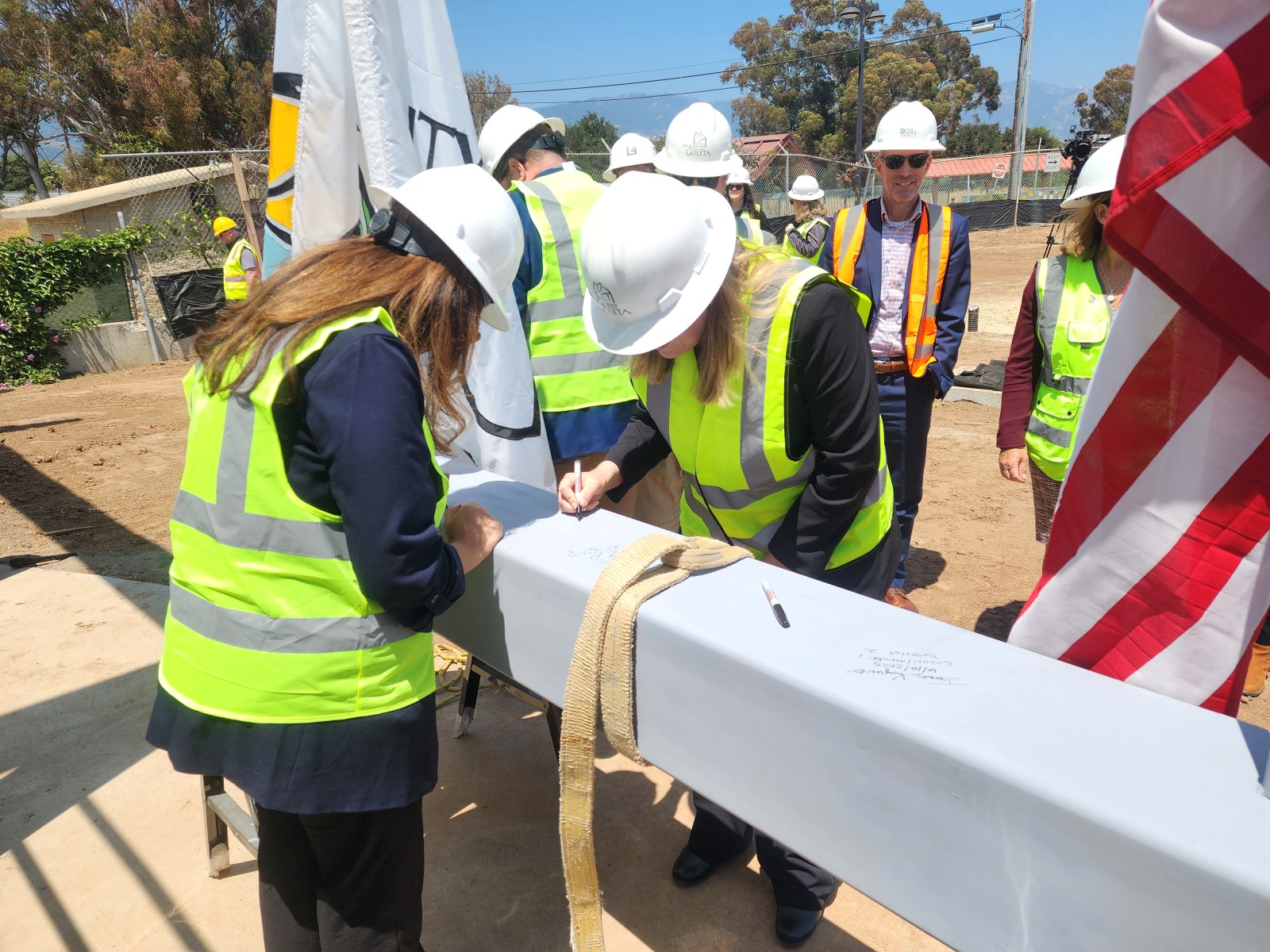 Councilmembers Reyes-Martin and Smith signing the beam.jpg