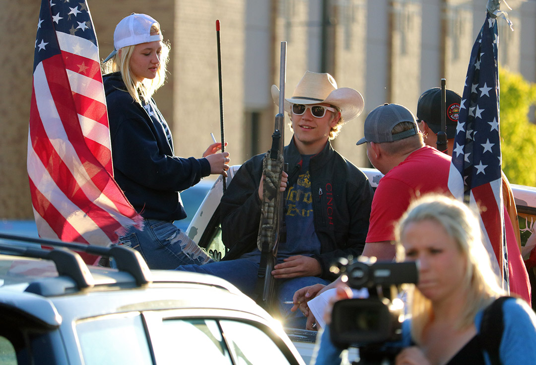 Peaceful demonstrators “come to an agreement” with armed group in Missoula protests