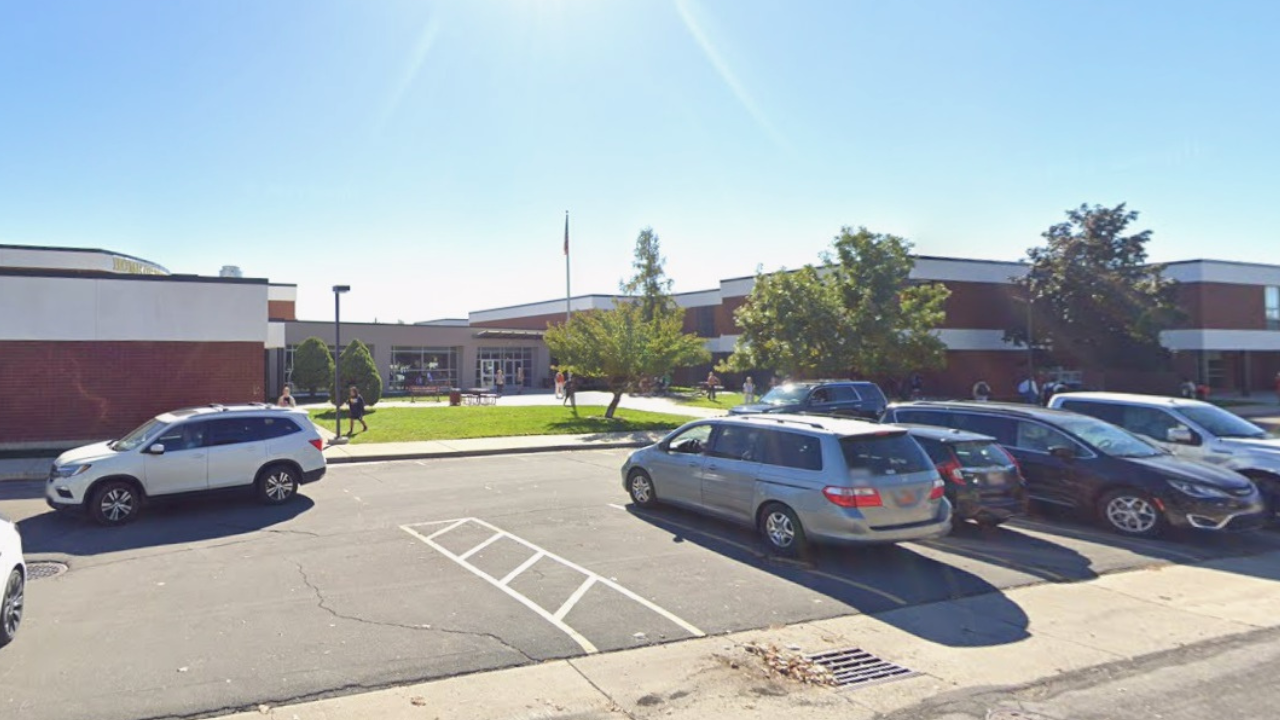 Lakeridge Junior High School.png