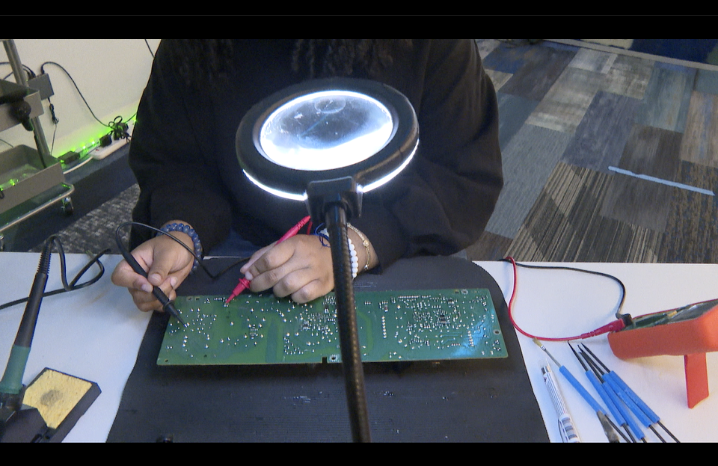 Virtual reality arcade double as STEM learning center