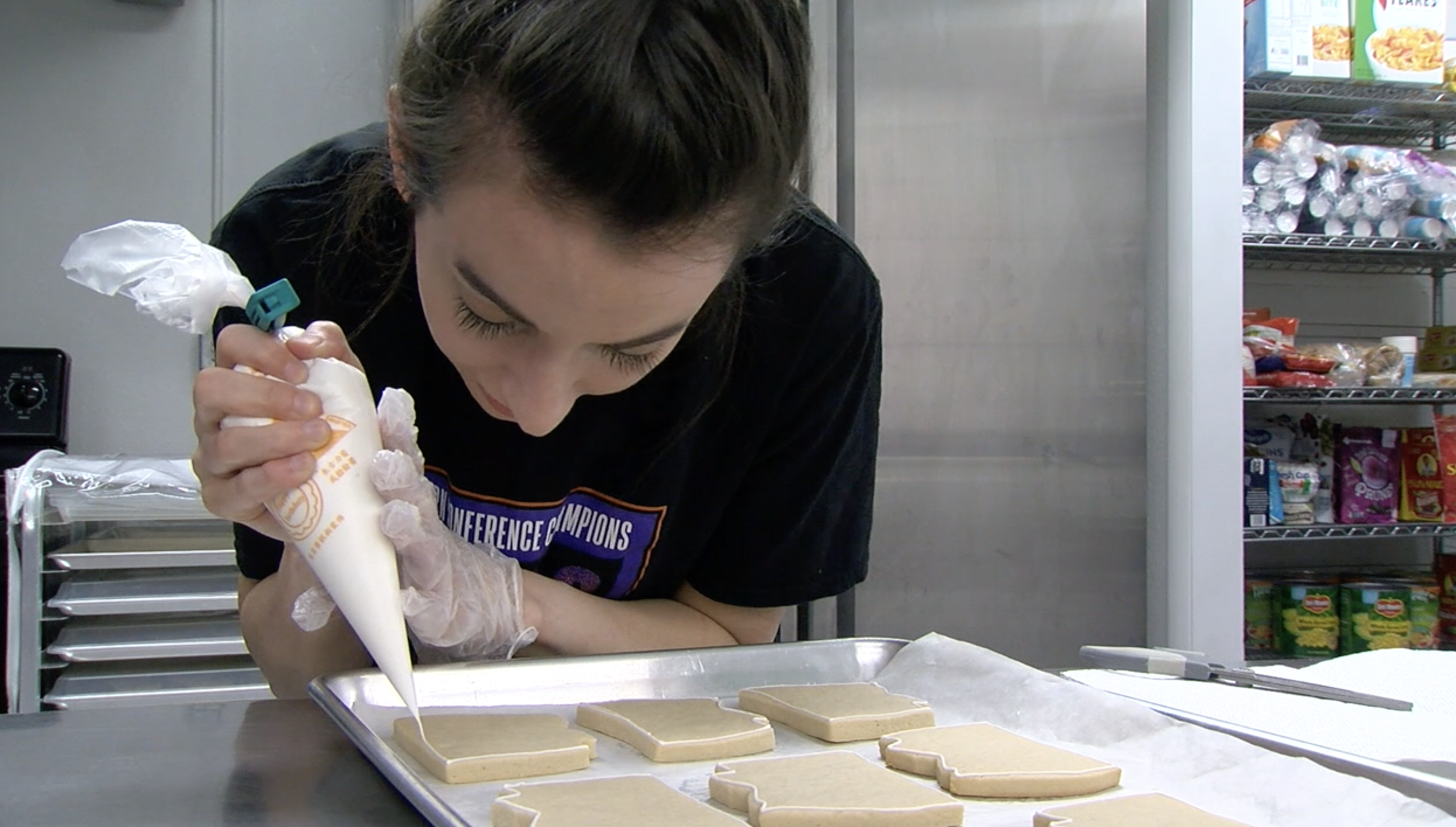 Valley sisters baking up hundreds of Suns-themed cookies for fans