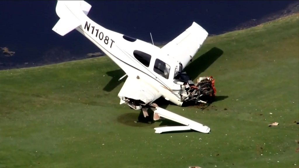 Small plane crashes onto golf course