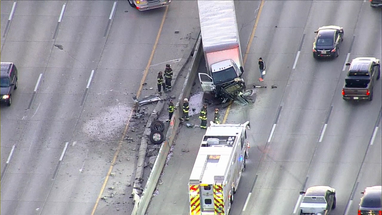 box truck crash on sb i-25 april 18 2023.jpg